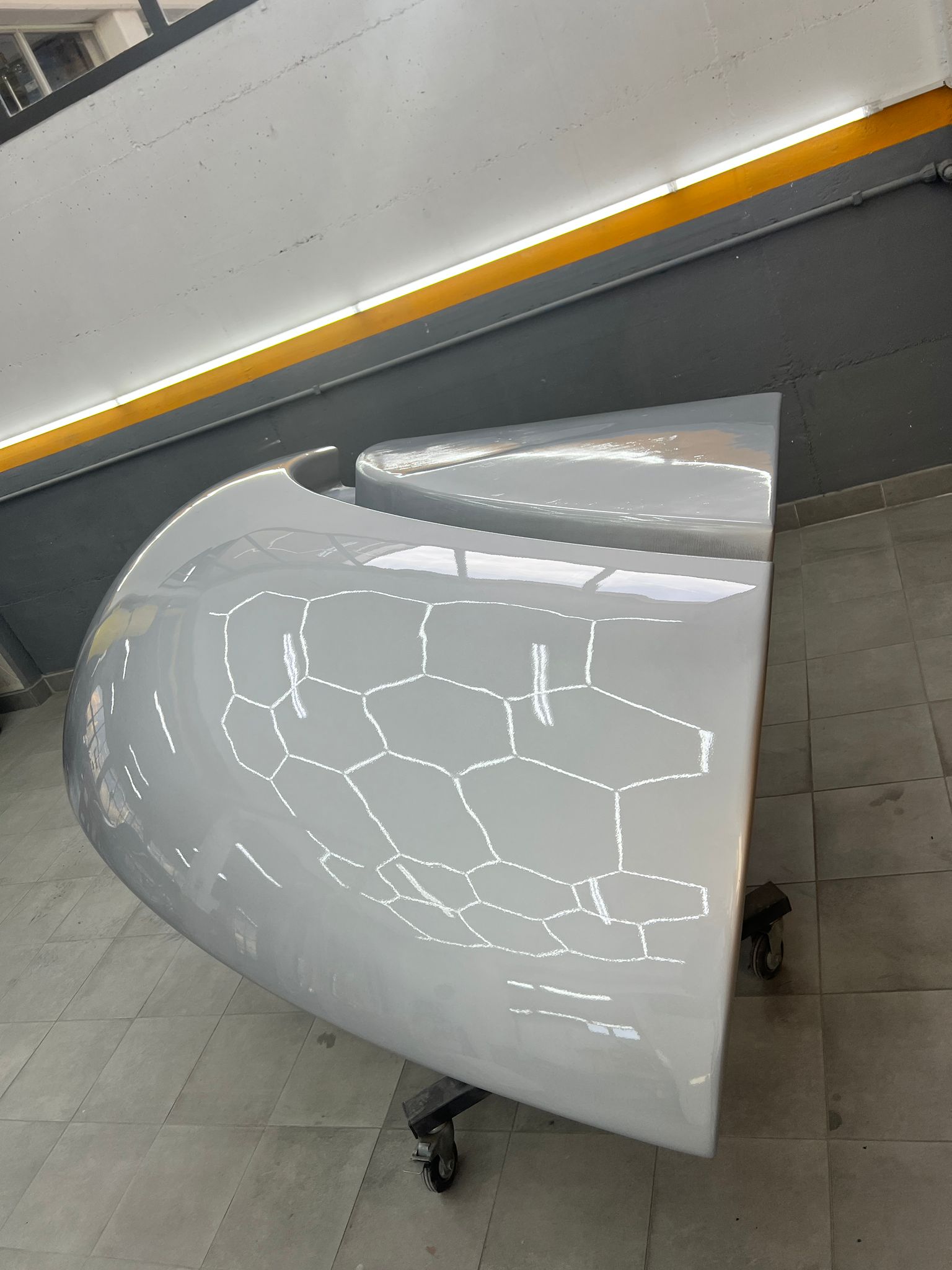 Pièce angle marquise finition laquée installée Mercedes D'Andrès Sierre